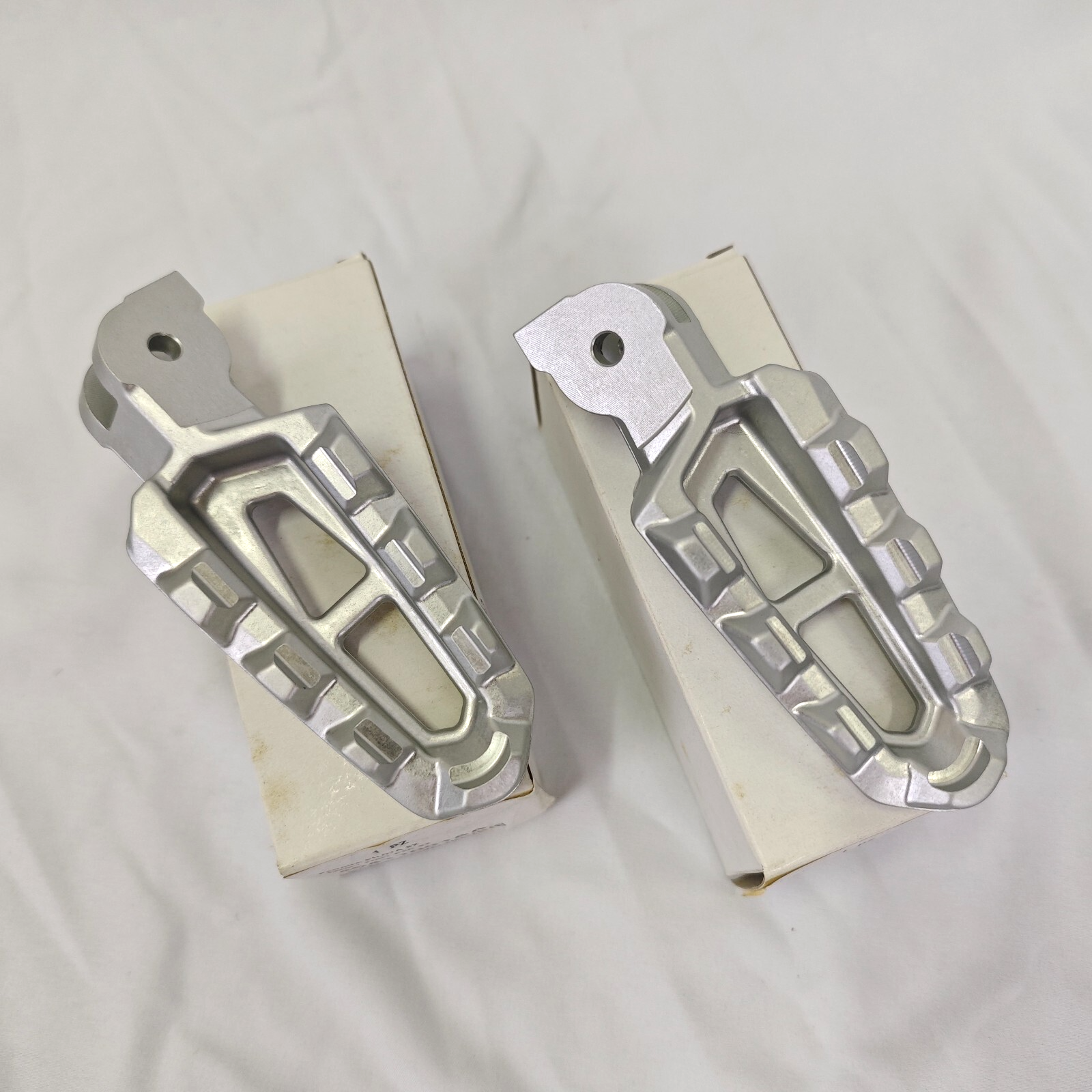 [New] Ducati OEM Footrest kit Pair 800 Scrambler Desert Sled 2017-2018 69928291A